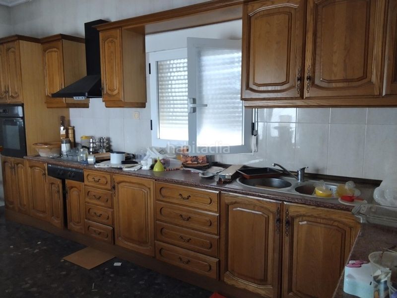 Foto bf697d0d-448e-42ae-84d5-24a0d5945d2c. Casa aparellada amb aparcament a Campo de Criptana