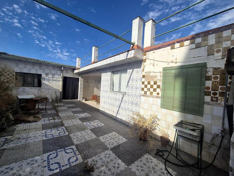 Foto a66e1406-4b3a-47b5-baab-61e697cf3aba. Reihenhaus mit parking in Montijo