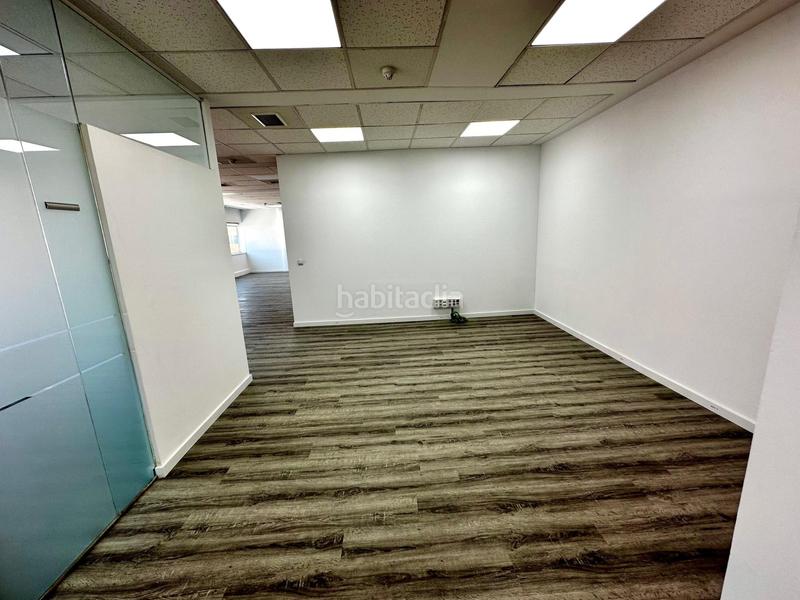 Foto 2031bddf-4281-4f09-8e8f-f720e7341be3. Office space with parking in Simancas Madrid