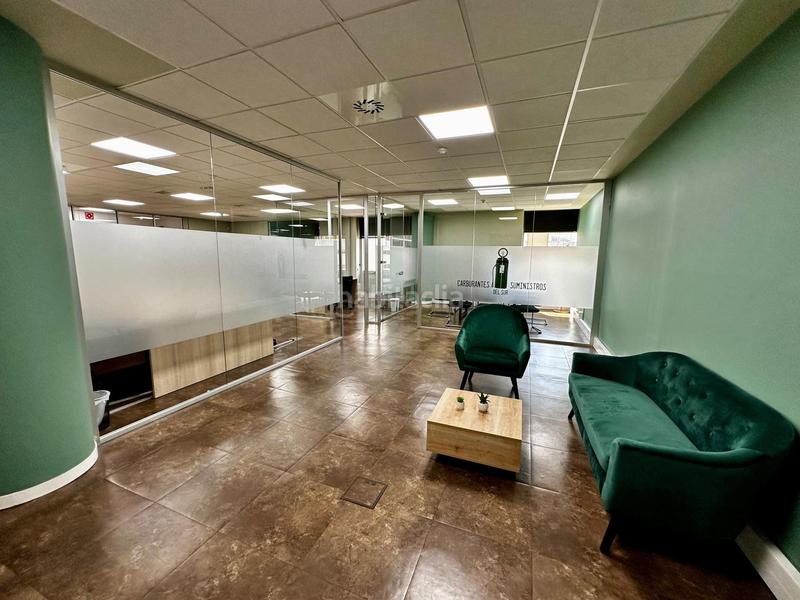 Foto ecdb88ff-8865-4e1e-9a15-cf4c9bfb46a0. Office space with parking in Simancas Madrid