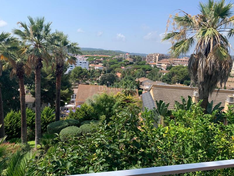 Foto 1b3bffcd-810c-4f63-90cb-7612d3cd0646. Semi detached house with heating pool in Fenals Lloret de Mar