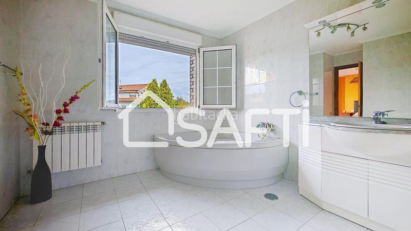 Foto d2c7873c-4d5f-4275-9b2c-b0816738a615. House with heating parking pool in Porceyo Gijón