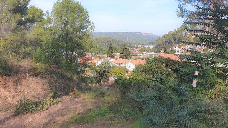 Foto cfb0597f-71ec-49e8-b0a8-0dc4e46d00e7. Terreno residenziale in Vallirana