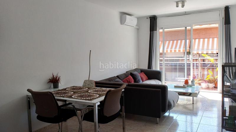 Foto 7c79ec9f-e62d-4d7a-b4a5-1e7c48125d80. Zweistöckige wohnung mit parking in Centre Pineda de Mar