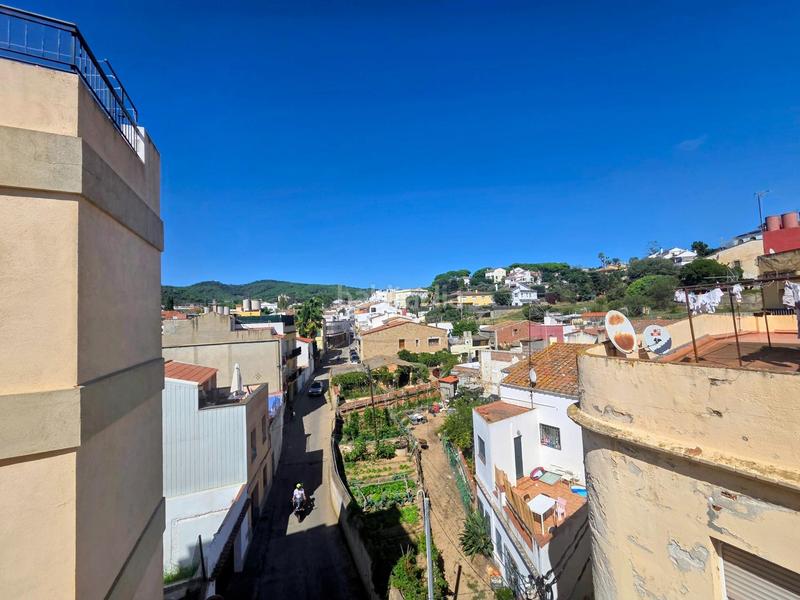 Foto 082328a2-6f16-41b6-a29f-d52500b26537. Edificio en Canet de Mar