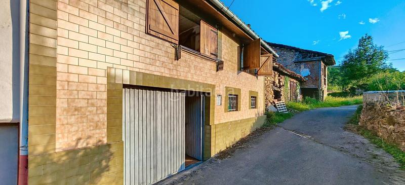 Foto 61f521b0-6fda-437b-81ed-cc97999979bc. Casa adosada en Grado