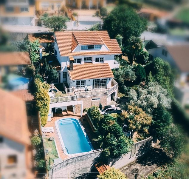 Foto 02f7450f-546d-4f1b-aa06-ebcc50e2aa39. Casa amb aparcament piscina a Teis Vigo