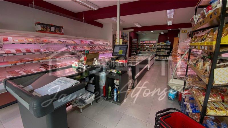 Foto 6e5c701f-f34d-4bdf-8deb-05508e5b9e02. Pas-de-porte local commercial dans Centre-Estació Gavà