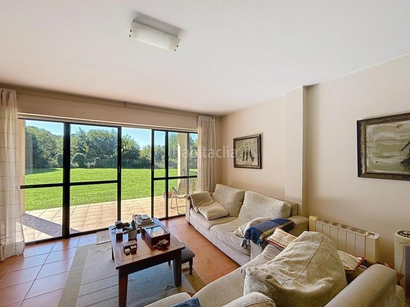 Foto a3539e3c-8448-4765-82e7-46a677fe4211. Casa amb aparcament a Bugallido Ames