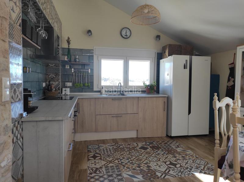 Foto ea18294c-9bdd-4c33-b4eb-8fb1f49fc68f. Casa aparellada a Santiago - Pontones