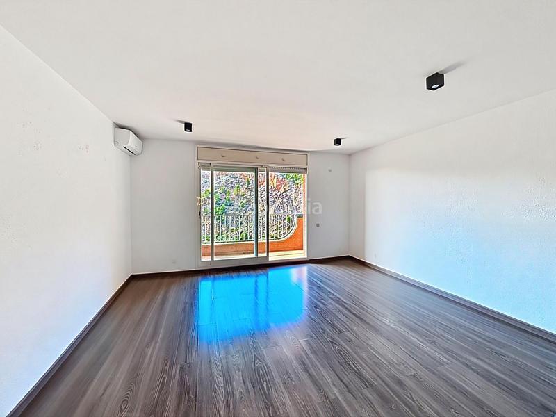 Foto 54a83a16-07ef-465c-abe3-b48561fc83e7. Casa adossada amb piscina a Can Girona - Terramar - Vinyet Sitges