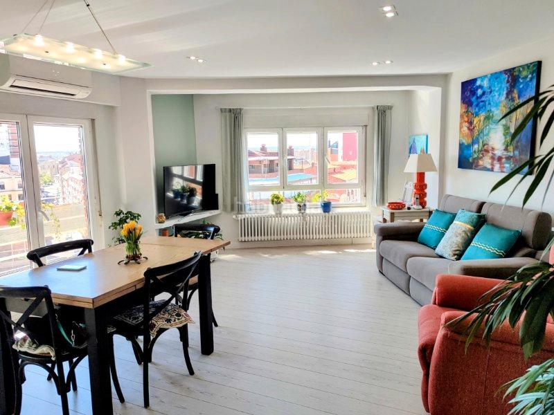 Foto c626b054-d912-4e2e-b3f9-d3cbb6cab8ba. Pis amb calefacció a Centro Ciudad León