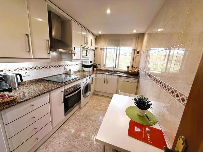 Foto 435a56e9-0f29-4d9e-b585-4c391783d42b. Duplex avec chauffage parking dans Centre Pineda de Mar