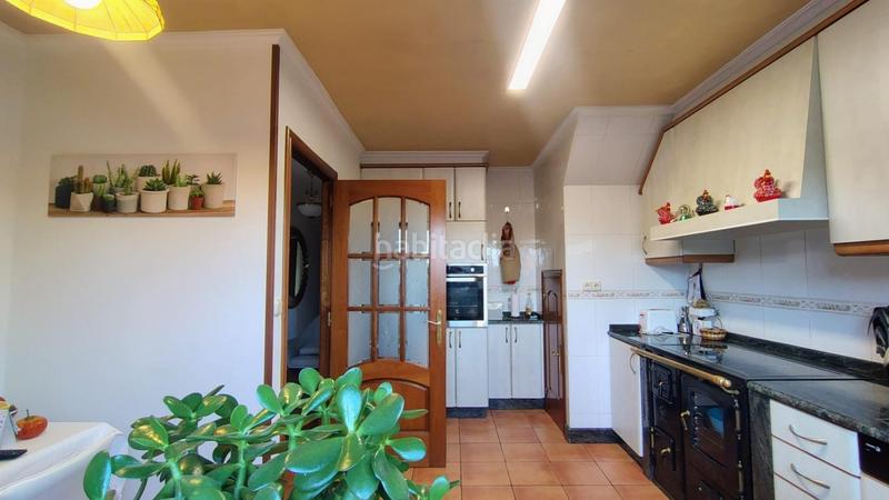 Foto 0c0076a8-937b-4c49-89df-ef559a15a1f5. Casa amb calefacció aparcament a Parroquias de Santiago Santiago de Compostela