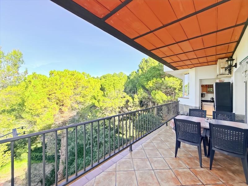 Foto 05664264-0808-4d00-b916-cc9d2a531d73. Casa amb calefacció aparcament piscina a Abrera