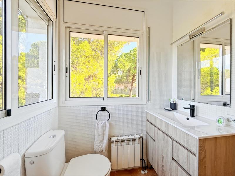 Foto a8356686-ca0e-4015-bc53-c1365439189f. Casa amb calefacció aparcament piscina a Abrera