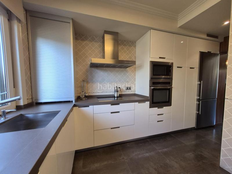 Foto 370a8376-766b-46cb-8e47-8d9d12aa7966. Haus mit heizung parking in Nigrán centro Nigrán