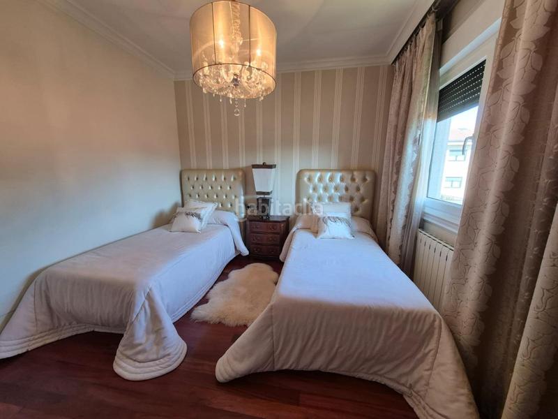 Foto 121247cb-d1ed-4207-af60-1124a04b49b8. House with heating parking in Nigrán centro Nigrán