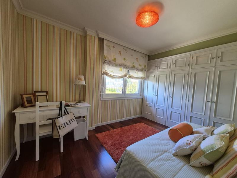 Foto 350e45ea-64cf-4f3c-bdc7-d033b27f8051. House with heating parking in Nigrán centro Nigrán