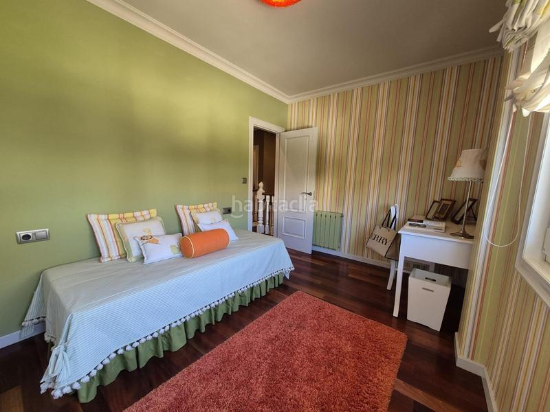 Foto f14809ba-e325-43e7-8e8c-1df2113aca25. House with heating parking in Nigrán centro Nigrán