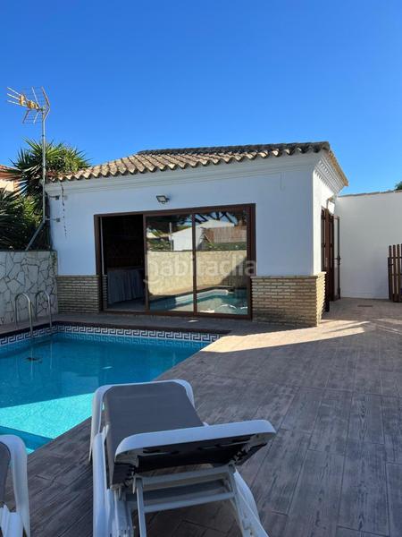 Foto 4adde719-db3e-4c66-a8dc-278b79211095. Casa con riscaldamento piscina in Los Gallos Chiclana de la Frontera