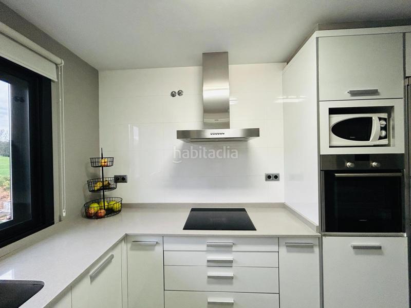 Foto 0625b90a-df6c-4853-b9a5-7d5e4a0ec6b8. Zweistöckige wohnung mit heizung parking in Concheiros - Fontiñas Santiago de Compostela