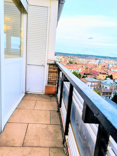 Foto 30616c7a-7f6a-42e7-8895-632c5eabdfe6. Etagenwohnung mit heizung in Centro Ciudad León