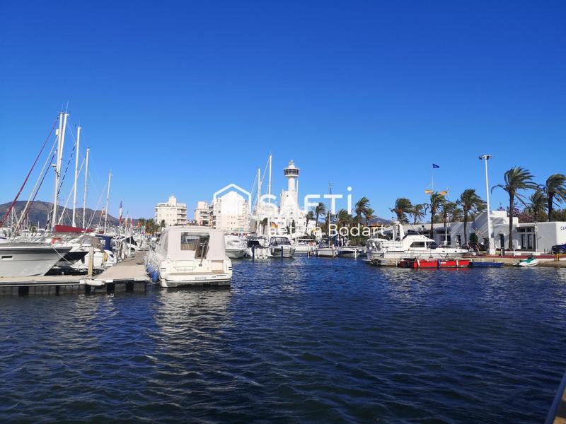 Foto 978bb1ae-4558-4b5c-bbfb-499e01540511. Apartment with heating in Port Grec - Port Moxó Empuriabrava