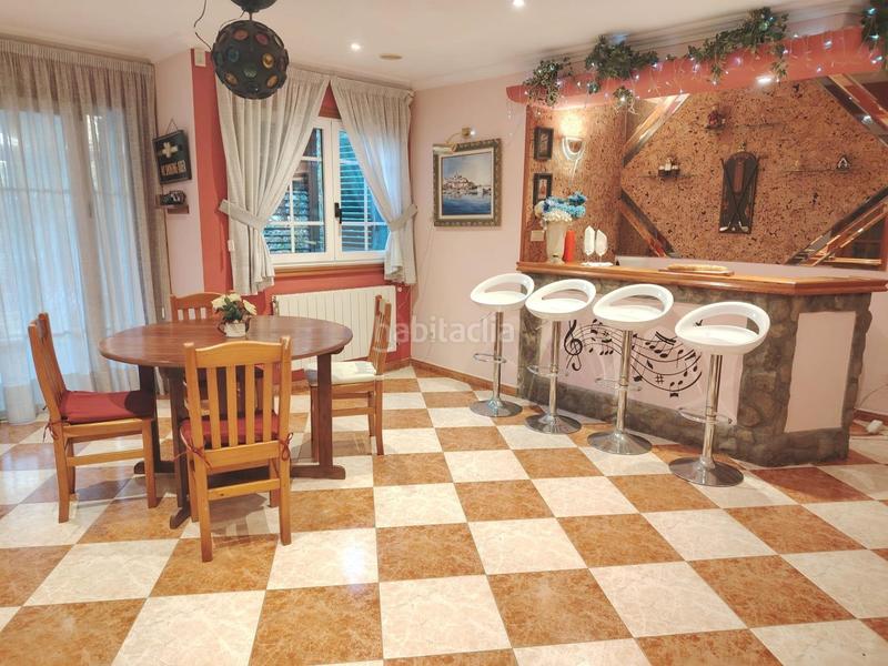 Foto d78952f5-8665-4ba7-b764-313fc235c92b. Casa amb calefacció aparcament piscina a Lavadores Vigo