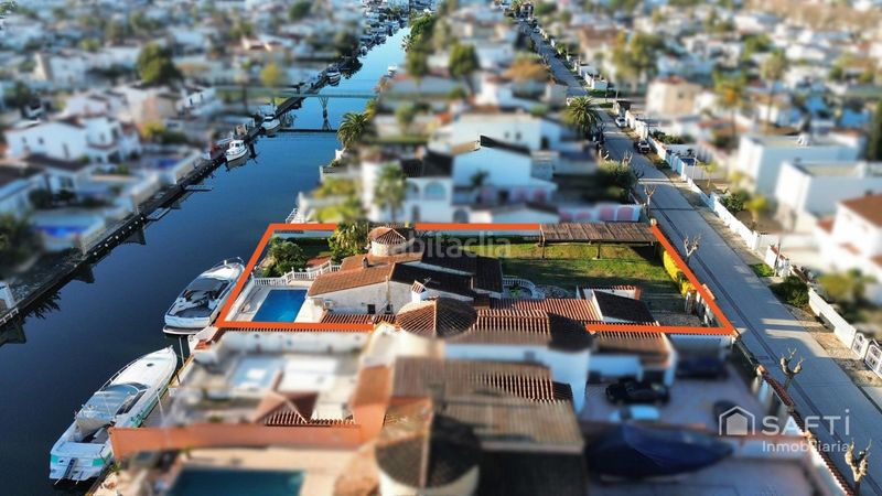 Foto 4bd6bd17-c695-4600-8e72-d705cde736ce. Casa amb piscina a Muga - Gran Reserva - Badia Empuriabrava