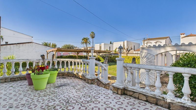 Foto 51c5075a-9707-4bcb-99f6-5ec49f99bd32. Casa amb piscina a Muga - Gran Reserva - Badia Empuriabrava