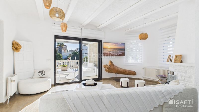 Foto 8883f364-da47-44c7-b86f-df90bec9f71d. Casa amb piscina a Muga - Gran Reserva - Badia Empuriabrava