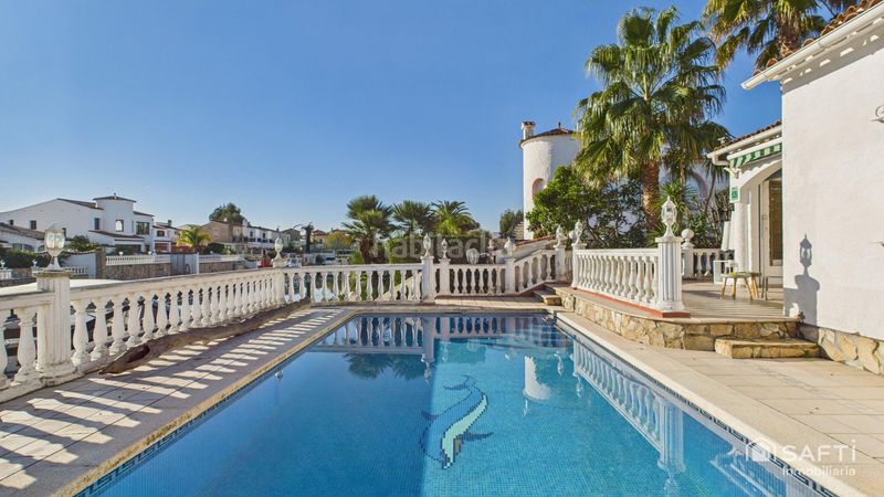 Foto b22af230-0ae0-4004-99d4-7ec980f1499c. Casa amb piscina a Muga - Gran Reserva - Badia Empuriabrava