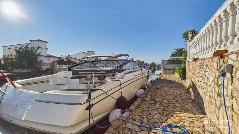 Foto b8be4e9c-7ccc-4266-8a86-83c8814d342c. Casa amb piscina a Muga - Gran Reserva - Badia Empuriabrava