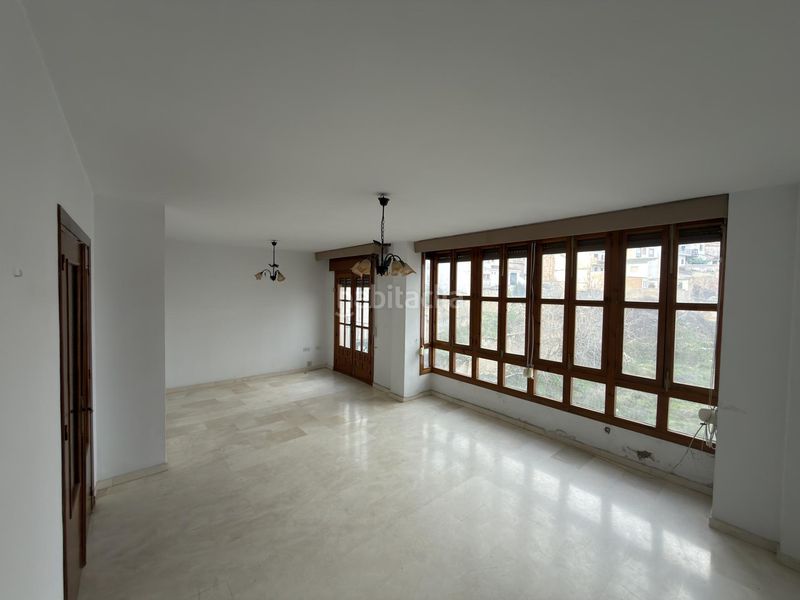 Foto b278f0eb-4079-42e1-9088-6f763338946e. Piso en Loja