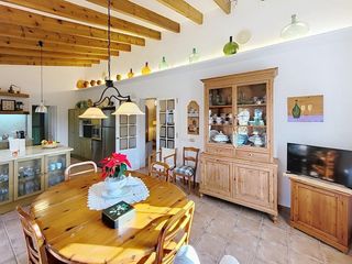 Masia a Llucmaçanes