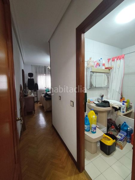 Foto d8115b3a-d708-49a8-85d8-345f77e1af94. Piso en Numancia Madrid