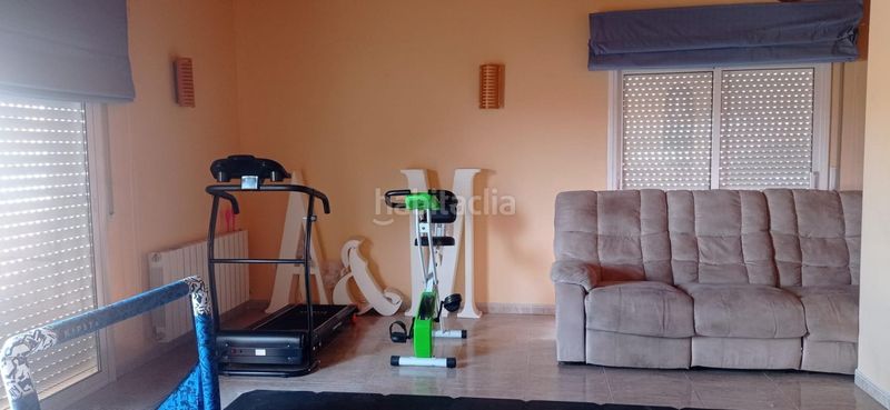 Foto 714ef535-0084-4bad-9e5d-9a95c4458a41. Casa adossada amb calefacció aparcament piscina a Vendrell (El)