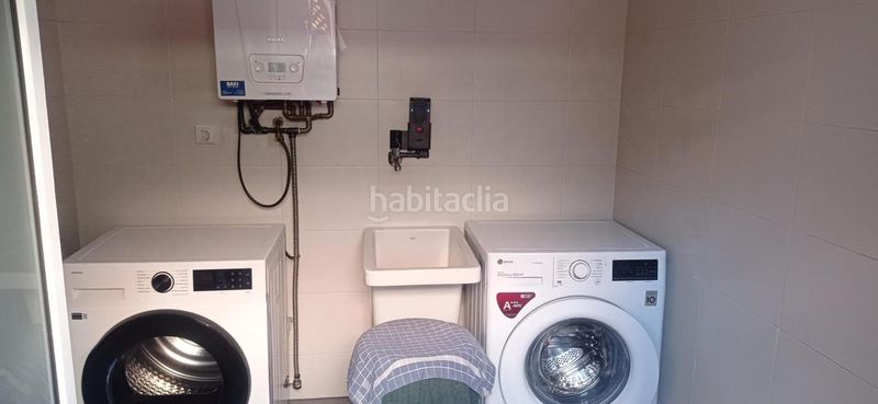 Foto 8b5d4240-14be-46a1-b0a9-c9c11a94ec9e. Casa adossada amb calefacció aparcament piscina a Vendrell (El)