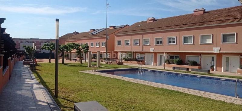 Foto bbc79cff-7970-49d4-ae7b-3c5cc00684ee. Casa adossada amb calefacció aparcament piscina a Vendrell (El)