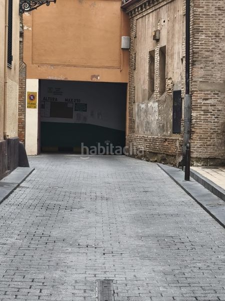 Foto d4145882-39c7-415e-a3cc-6e782e8c1b8c. Aparcament cotxe a San Lorenzo Huesca