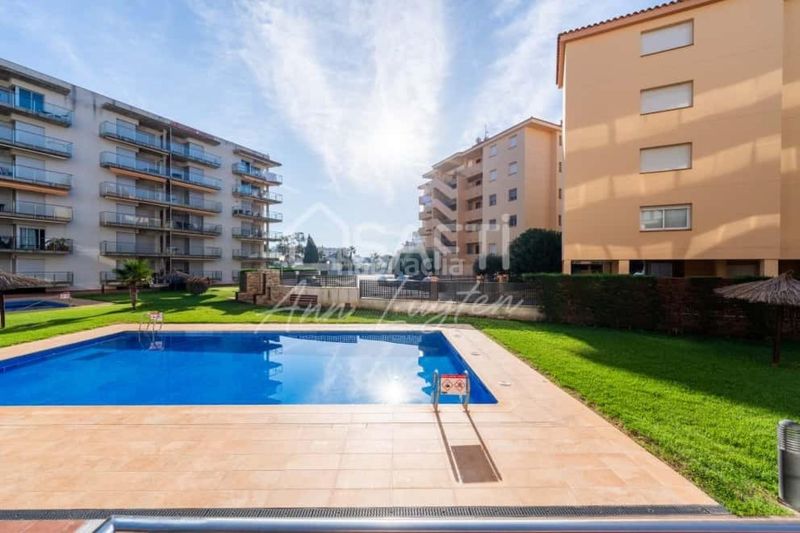 Foto 121724a8-c9f0-4cf7-a7bc-7312ec6d5e25. Apartament amb calefacció aparcament piscina a Santa Margarida Roses