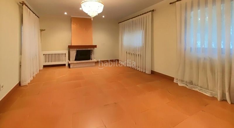 Foto f9b9f181-b665-40b7-90a2-f7d3f9871450. Casa amb calefacció aparcament piscina a Torre en Conill-Cumbres de San Antonio Bétera
