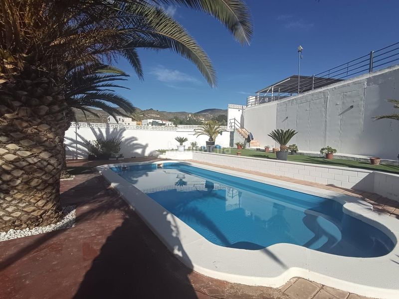 Foto 37ab8702-6987-43d1-a53b-e39d3972ae7a. Casa adossada amb calefacció aparcament piscina a Petrer