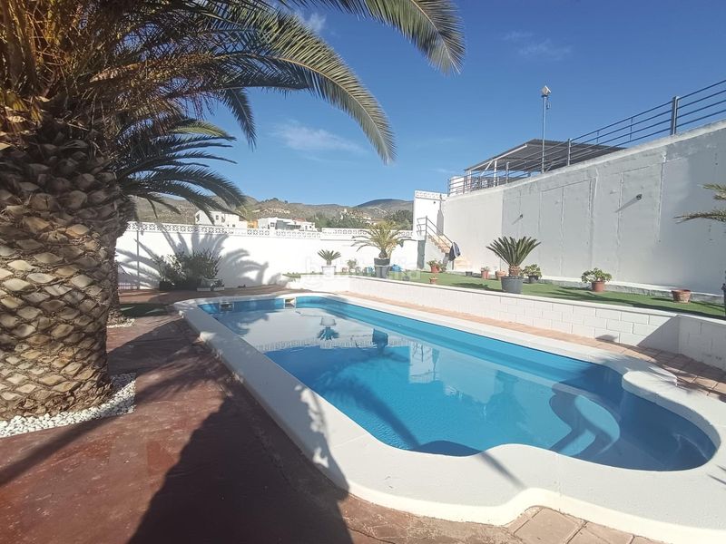 Foto 3eb6a9e2-dcc9-49b0-b789-696281091e28. Casa adossada amb calefacció aparcament piscina a Petrer