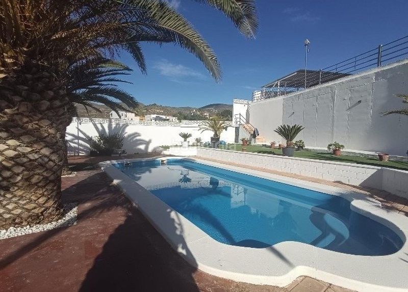 Foto 5735196e-f7d0-470a-a85c-8af3fc92858d. Casa adossada amb calefacció aparcament piscina a Petrer