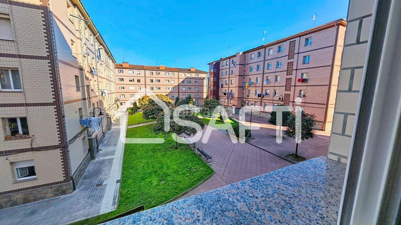 Foto 08eeaf86-19b2-4025-b7de-35115aef132d. Flat in El Coto Gijón