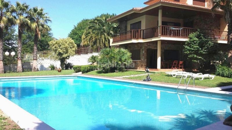 Foto eeaff802-4490-479e-bed3-a55d00526f6b. Casa amb calefacció aparcament piscina a Gondomar