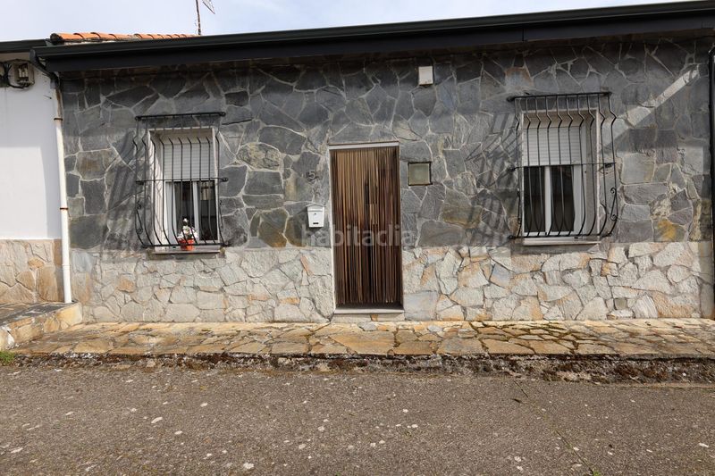 Foto 42679a51-49df-49df-b877-cf723176fcef. Casa adossada amb calefacció a Molinaseca