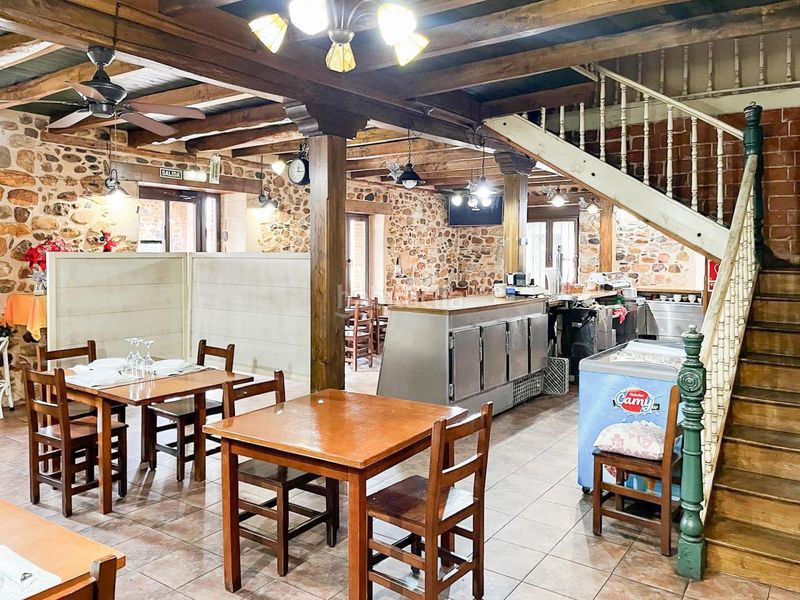 Foto 2c7b8643-439a-4b87-8014-dea19eeb299a. Edifici a Rioseco de Tapia